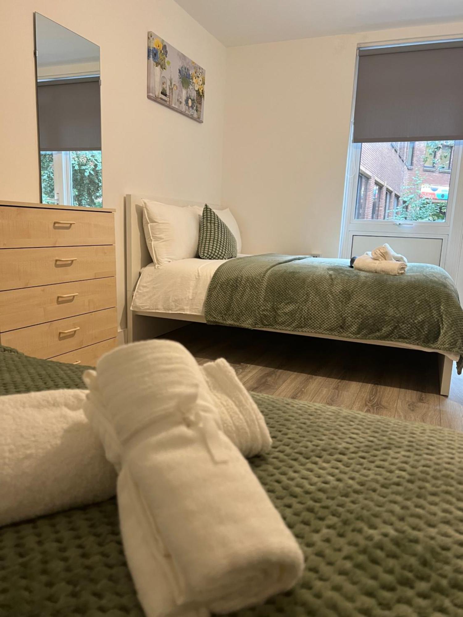 Lovely Triple And Quadruple Rooms In Euston & Square In Central London Exteriör bild
